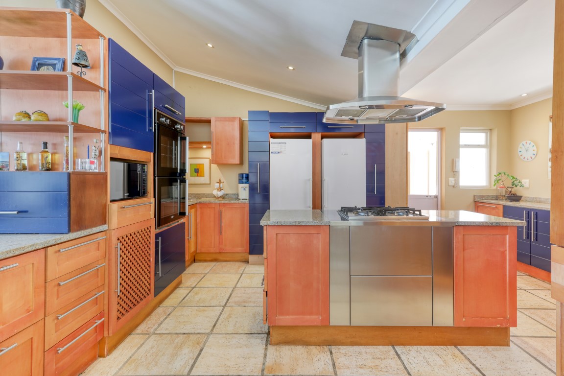 5 Bedroom Property for Sale in Constantia Western Cape